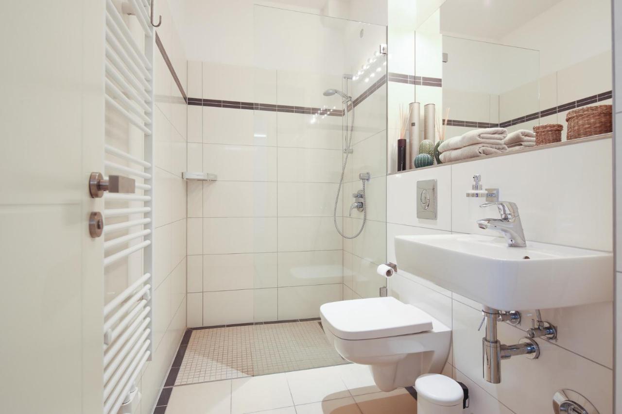 5 Personen Altbau Nahe Kurfuerstendamm - Shakespeare Berlin Exterior photo